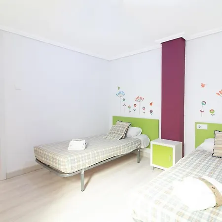 Global Properties, De 4 A 100 M De La Playa Apartment