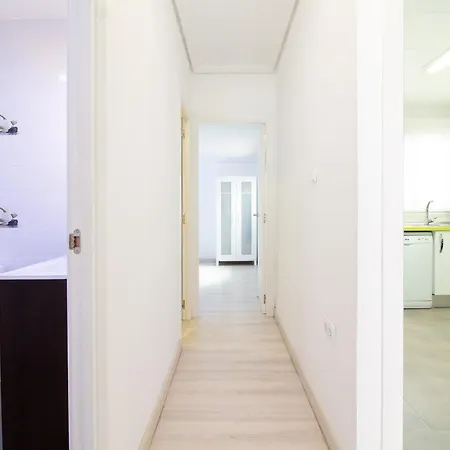 Global Properties, De 4 A 100 M De La Playa * Puerto de Sagunto